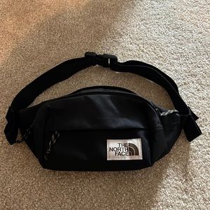 Like New North Face cross body/Fanny pack/belt bag